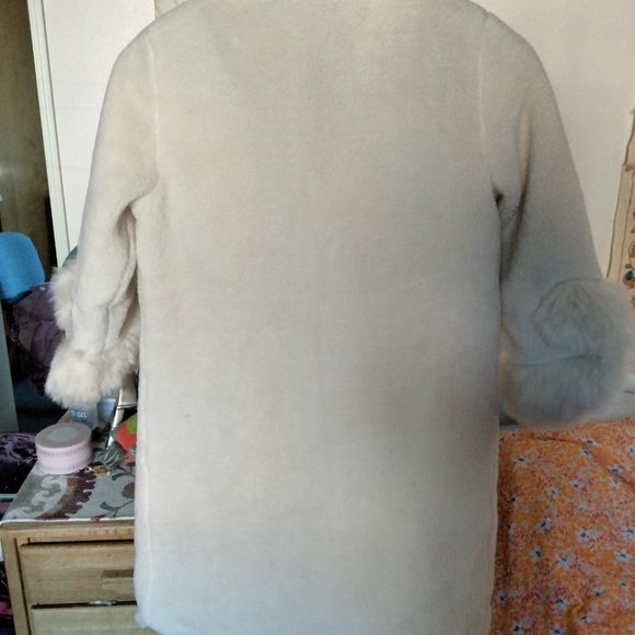 Winter Women Coat, Faux Fur - Picture 3 of 4